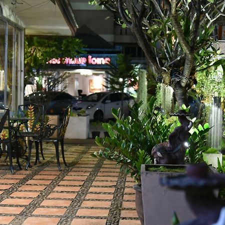 The Canal Hotel Bangkok Esterno foto