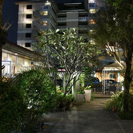 The Canal Hotel Bangkok Esterno foto