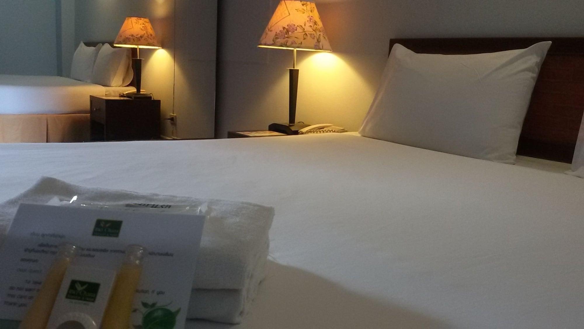 The Canal Hotel Bangkok Esterno foto