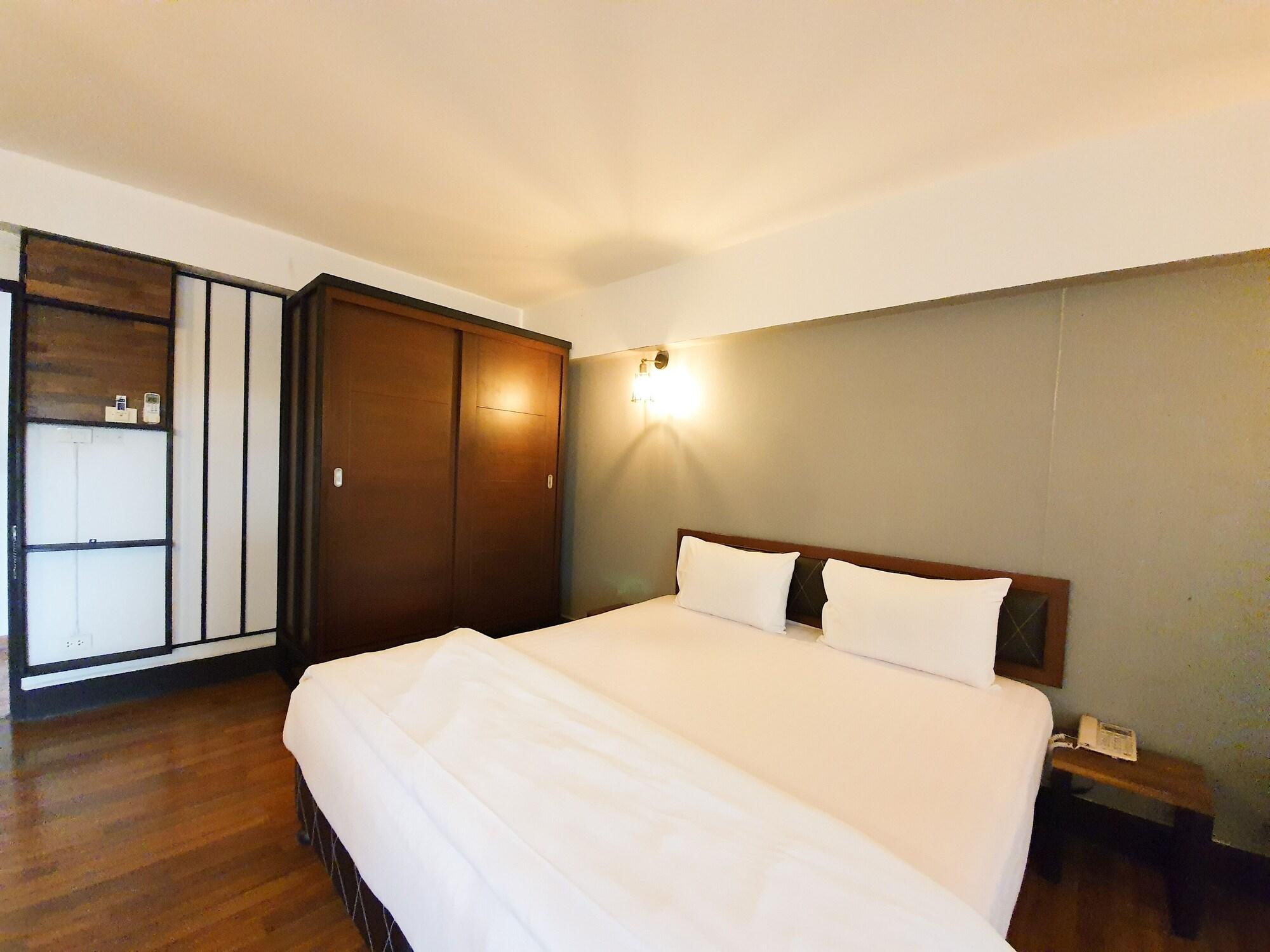 The Canal Hotel Bangkok Esterno foto