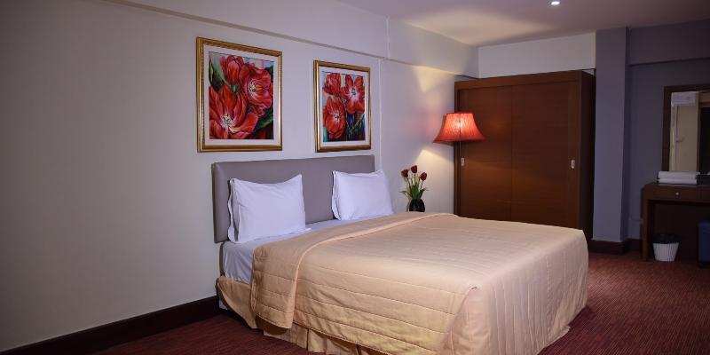 The Canal Hotel Bangkok Esterno foto
