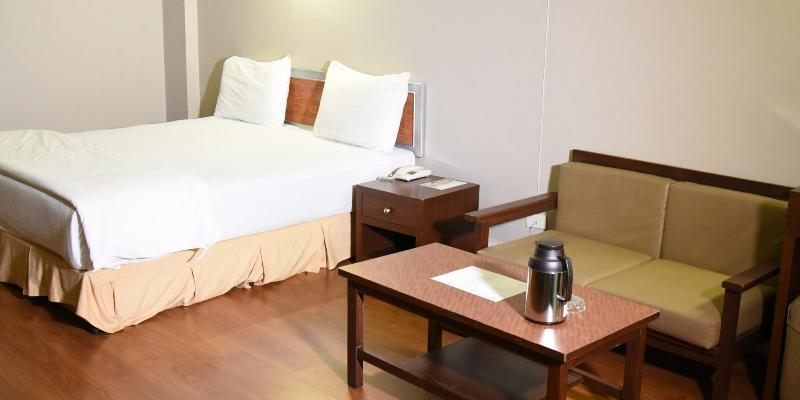 The Canal Hotel Bangkok Esterno foto