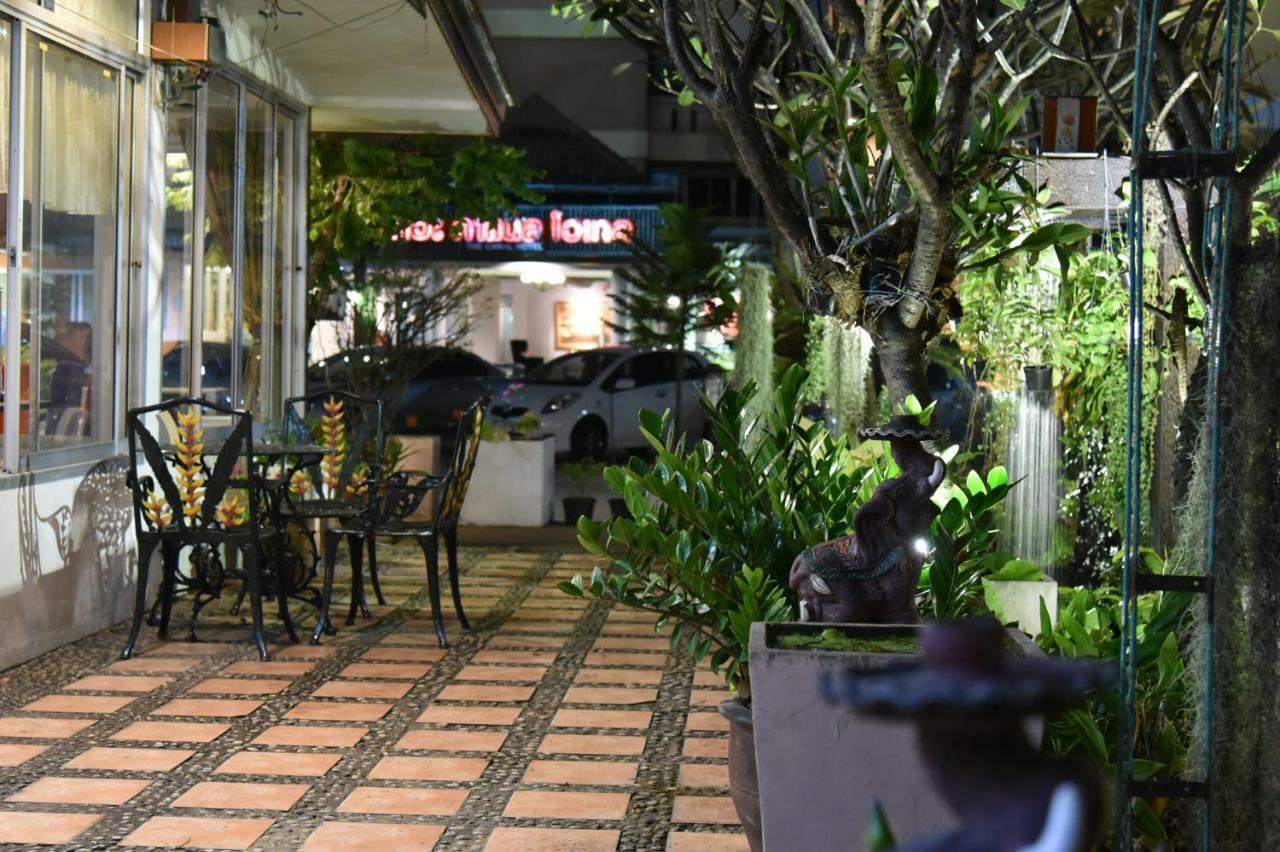 The Canal Hotel Bangkok Esterno foto